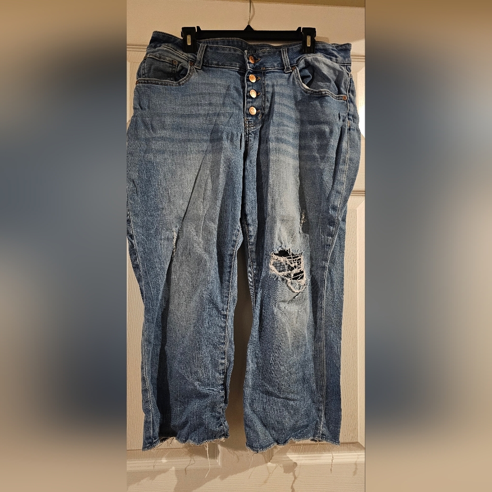 Maurcies size 16 mid risen capris